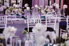 tükör-dekoráció-fehér-virág-dekoráció-esküvőre-rendezvényre