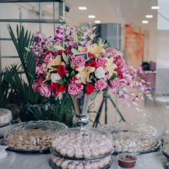 rendezvény-dekoráció-virág-dekoráció-desszert-asztal