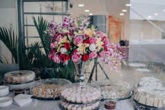 rendezvény-dekoráció-virág-dekoráció-desszert-asztal